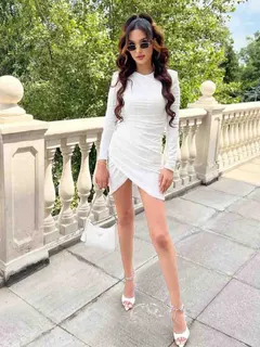 Adele escort in Parijs