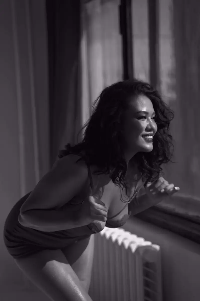 阿迪利亚 巴黎的应召女郎