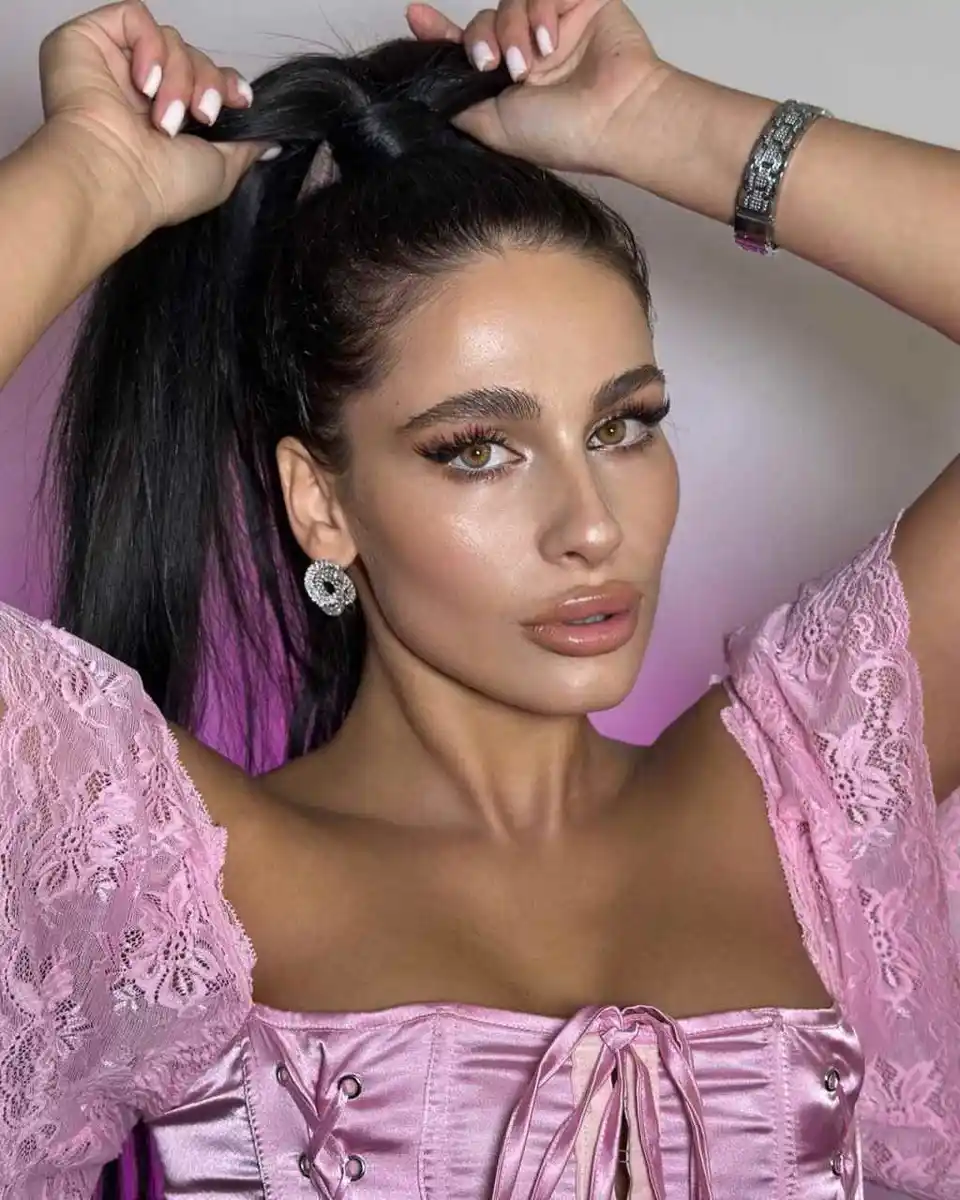 Afina Paris şehrinde eskort