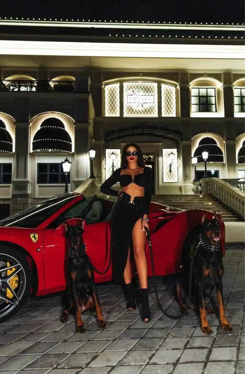 Afina Paris şehrinde eskort