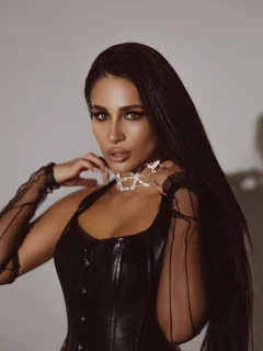 Afina Paris şehrinde eskort