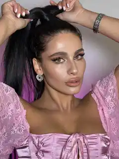 Afina Paris şehrinde eskort