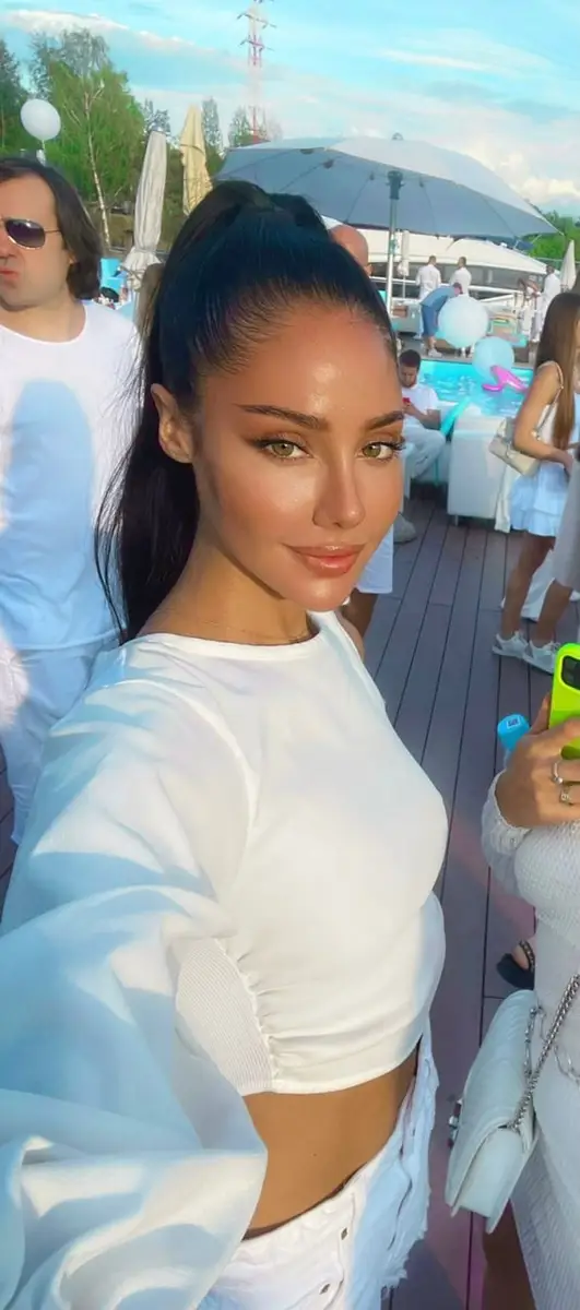 Melek Paris şehrinde eskort