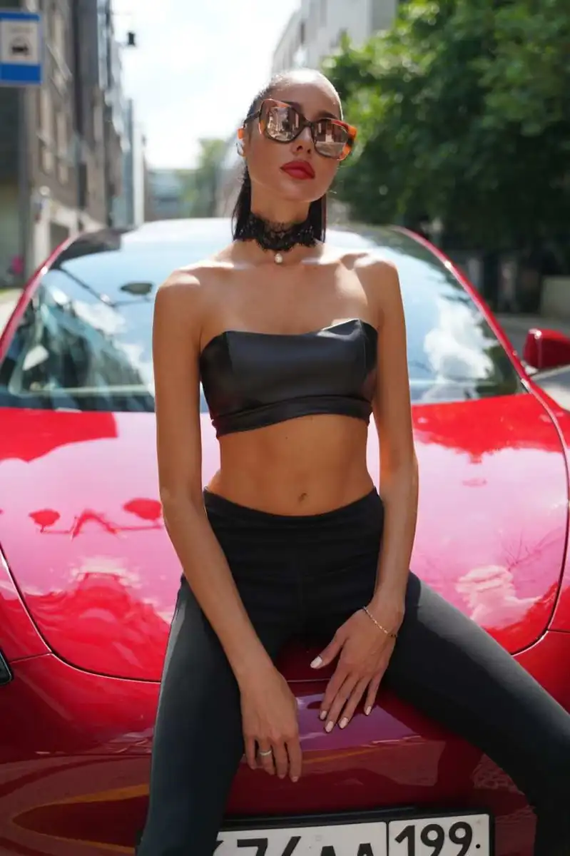 Melek Paris şehrinde eskort