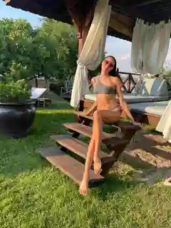 Melek Paris şehrinde eskort