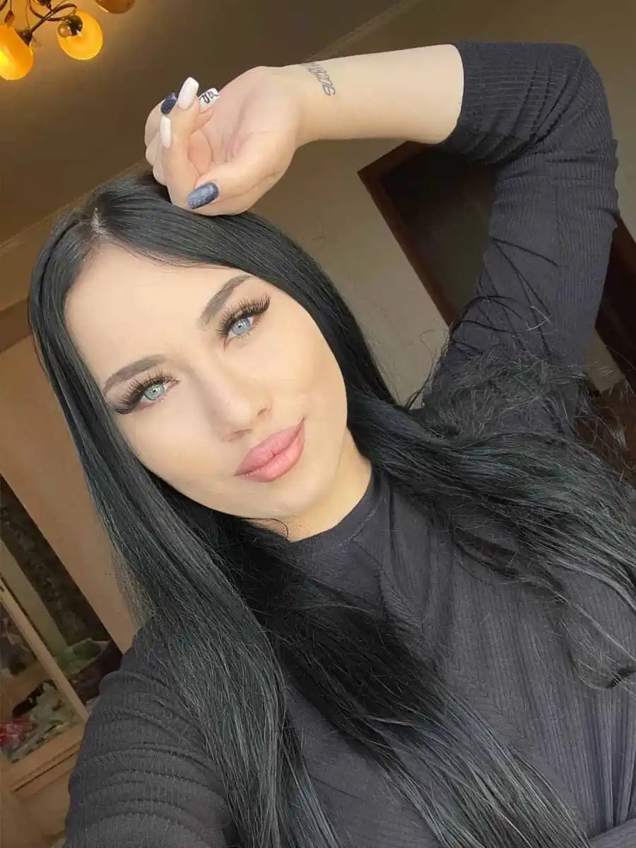 Armide escort in Paris