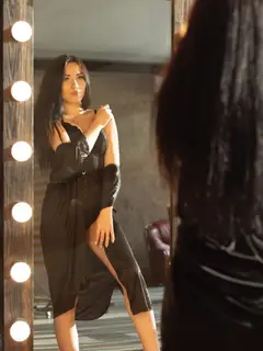 Armide escort in Paris