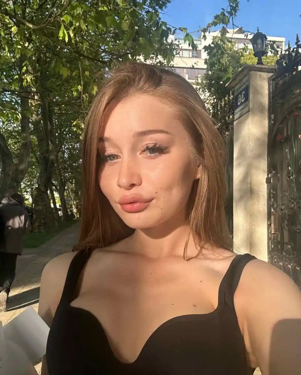 Avrora escort in Paris