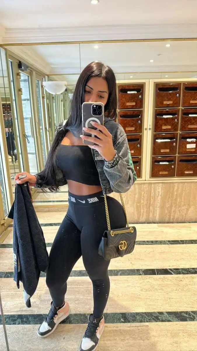 Emanuelly escort in Paris