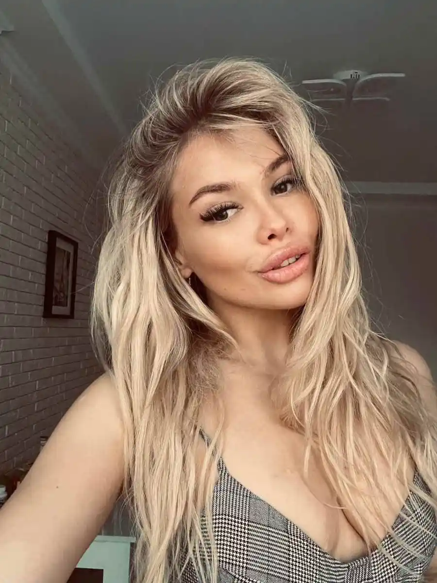 Kornelia escort in Paris