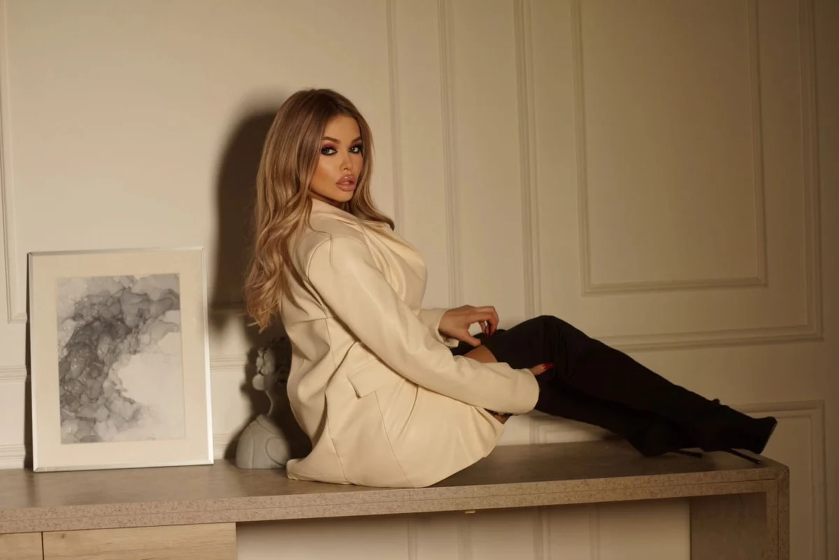 Kornelia escort in Paris