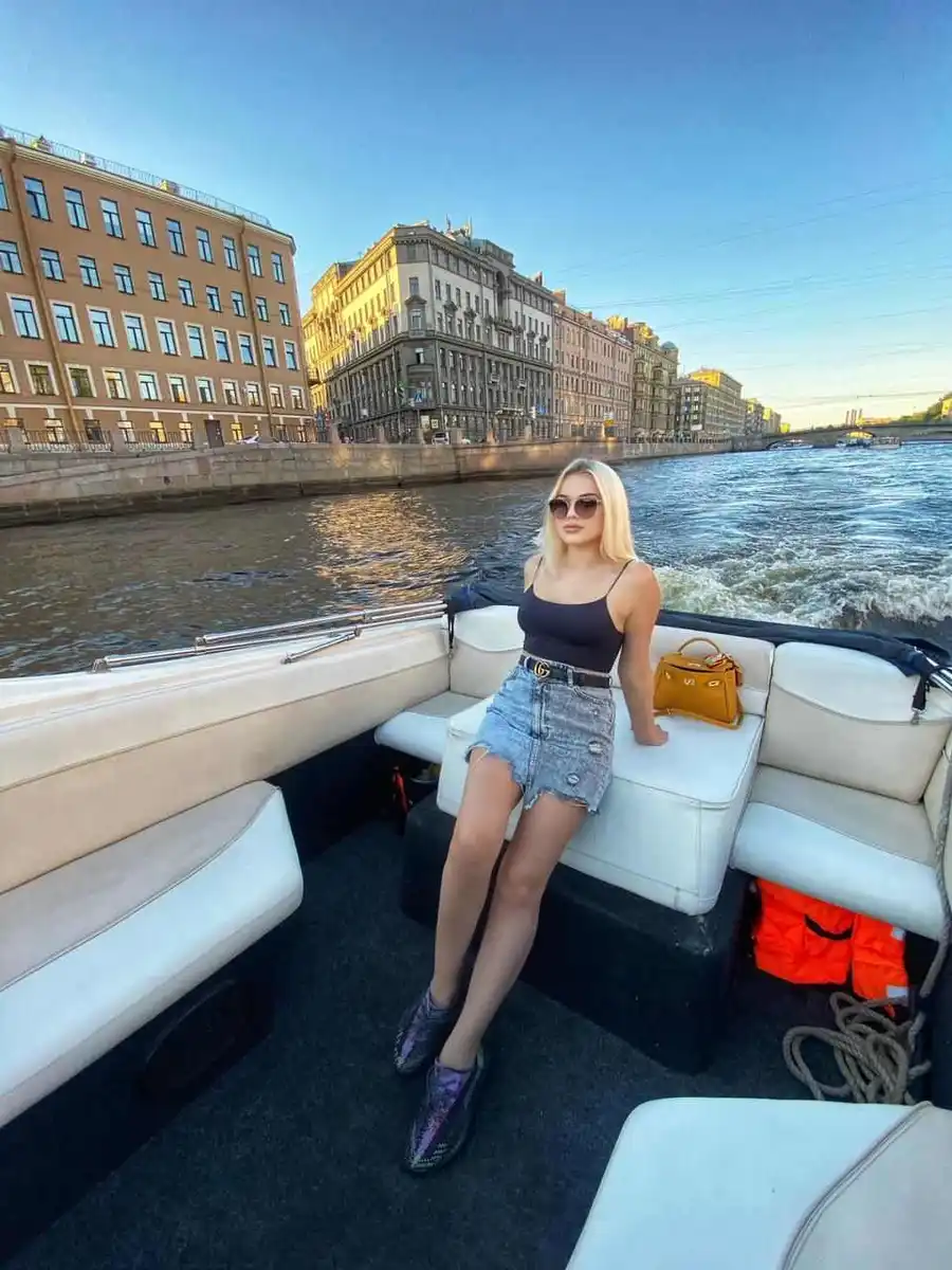 Lela Paris şehrinde eskort