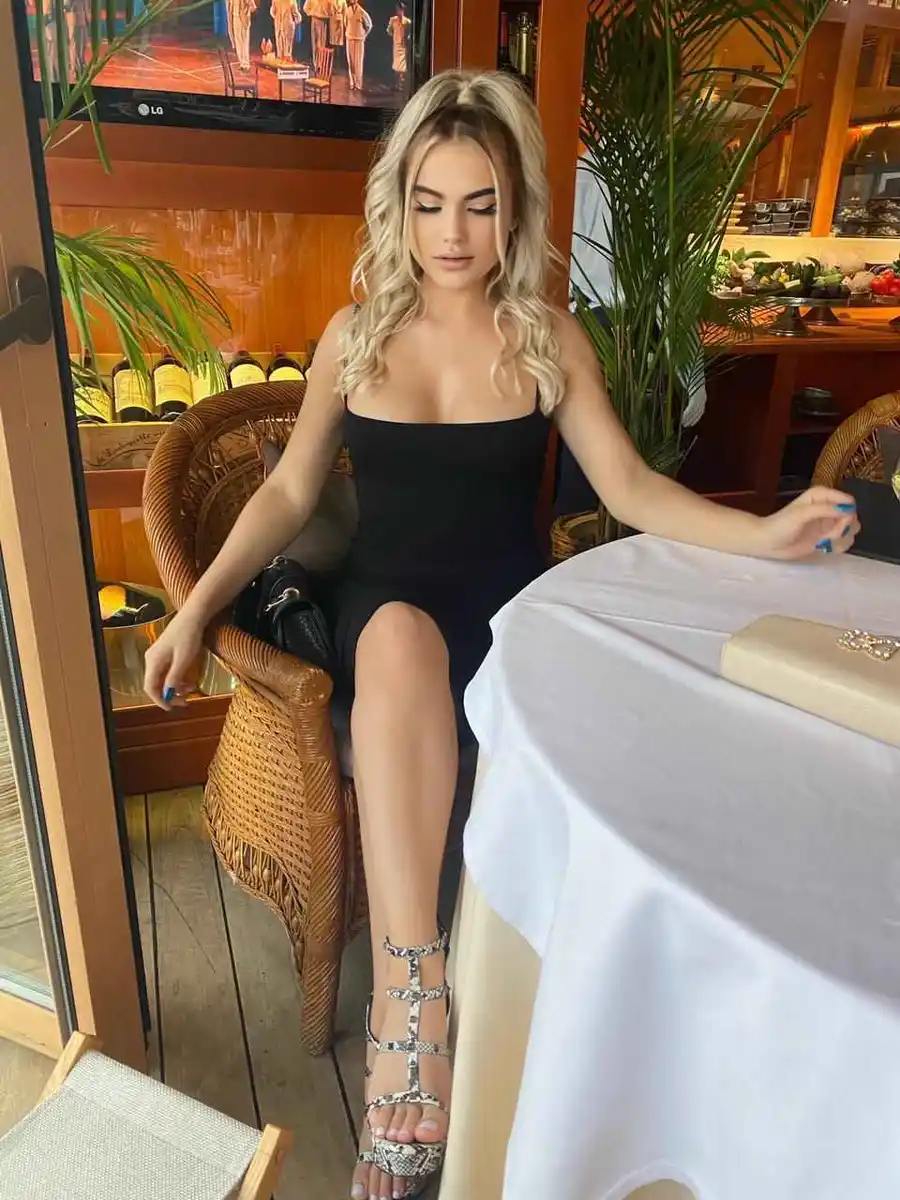 Lela Paris şehrinde eskort