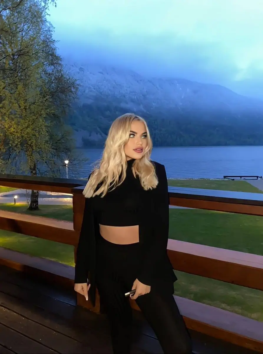 Lela Paris şehrinde eskort