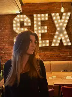 Lena escort in Paris