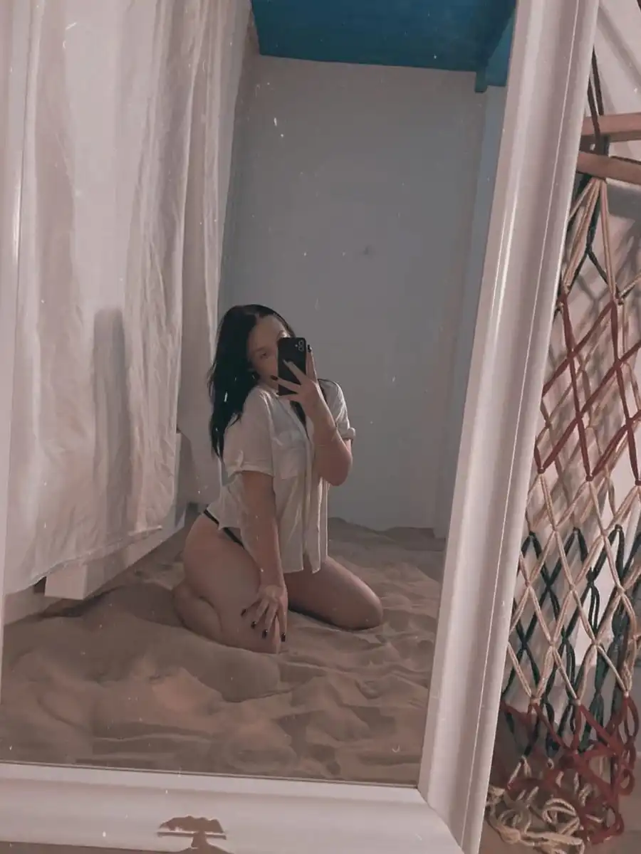 Leyla Paris şehrinde eskort