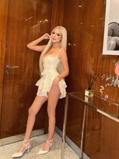 Lina escort in Paris