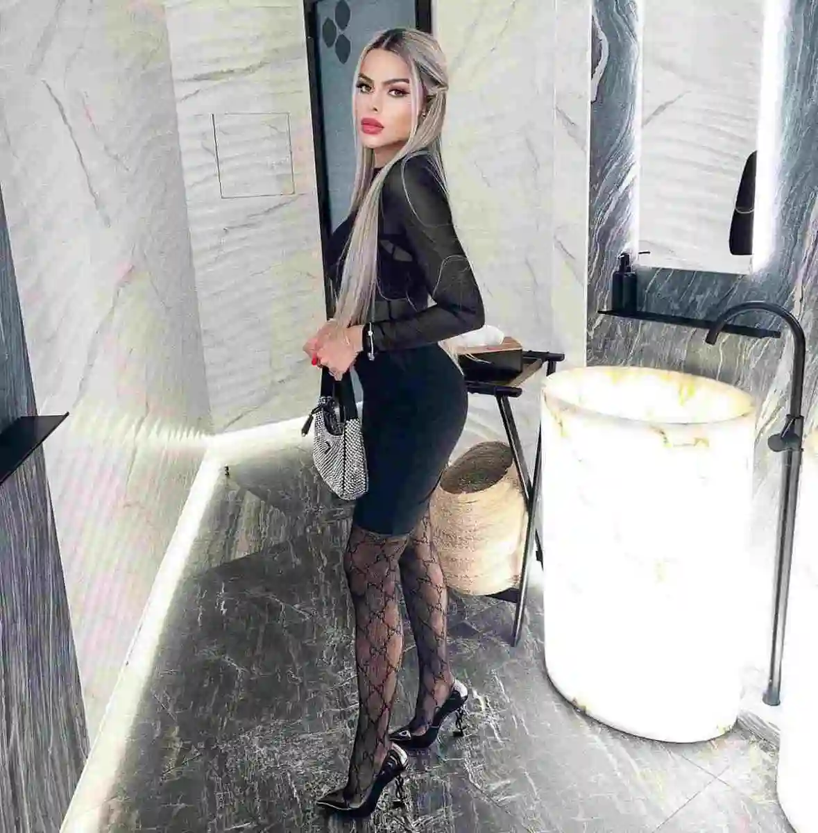 Martina escort a Parigi