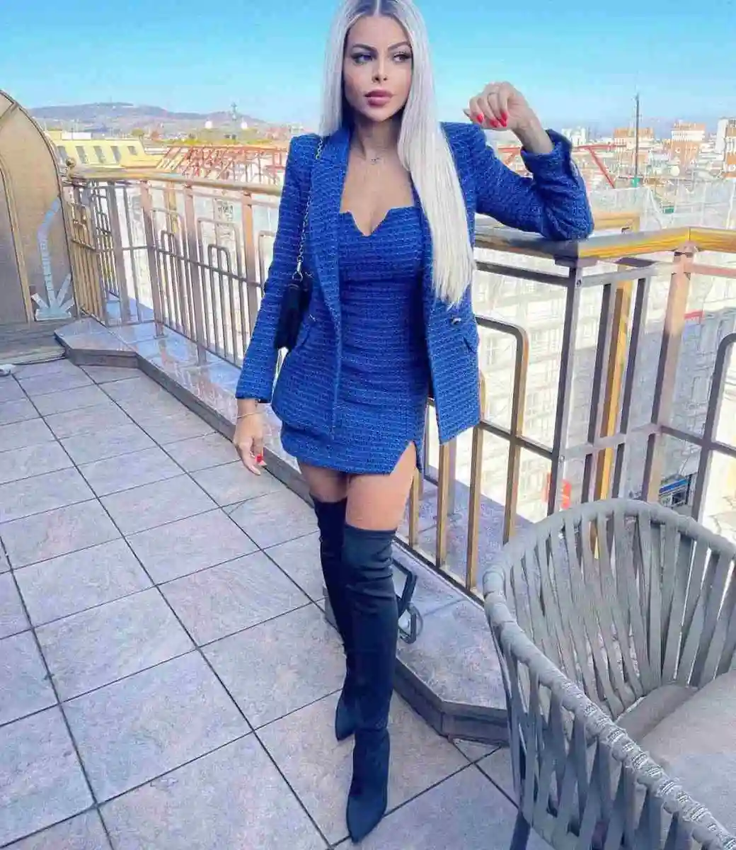 Martina escort a Parigi