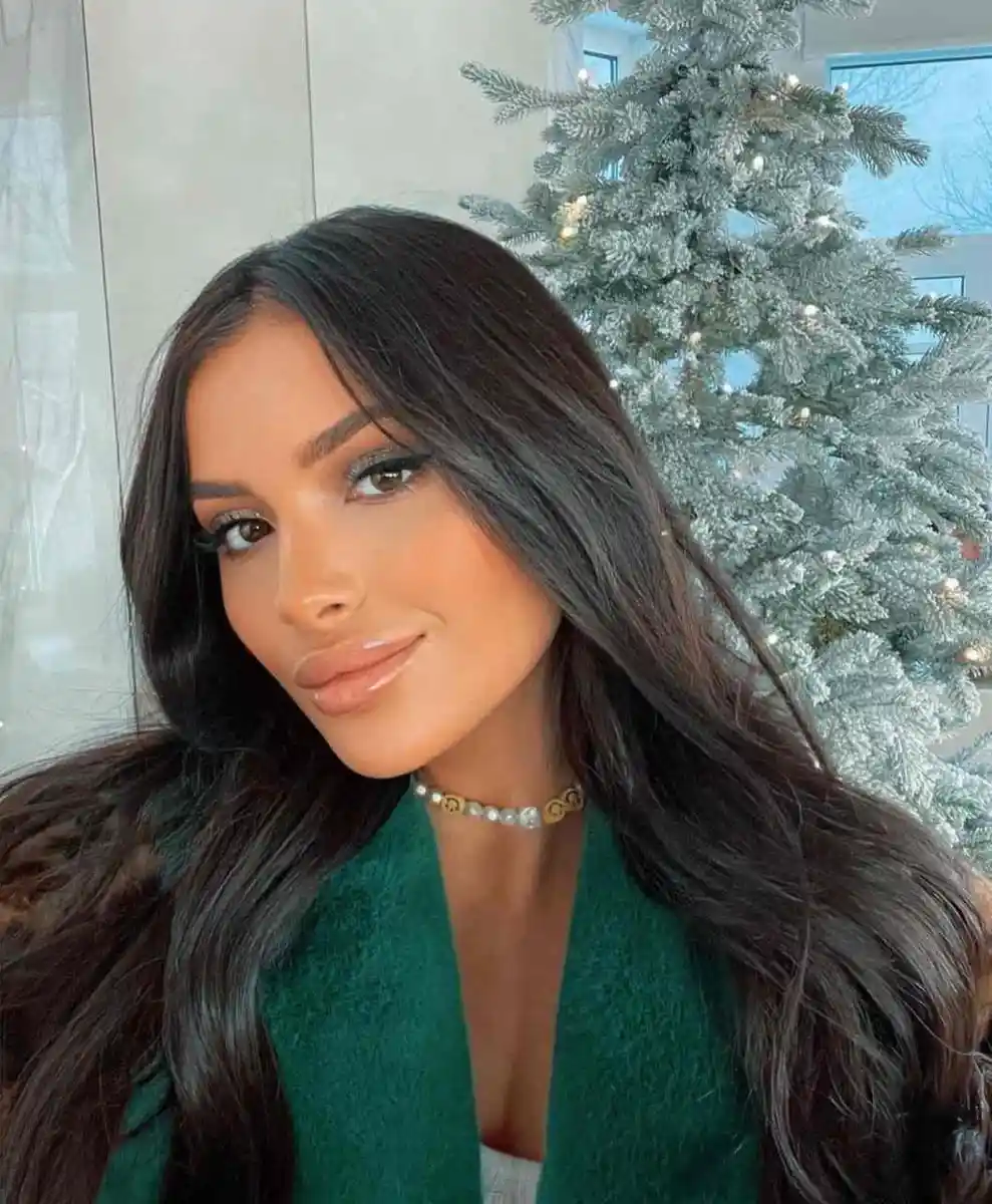 Melania escort in Paris