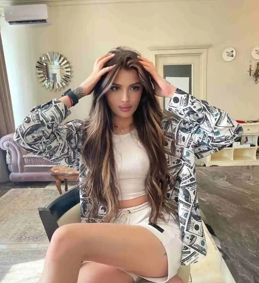 Melania escort in Paris