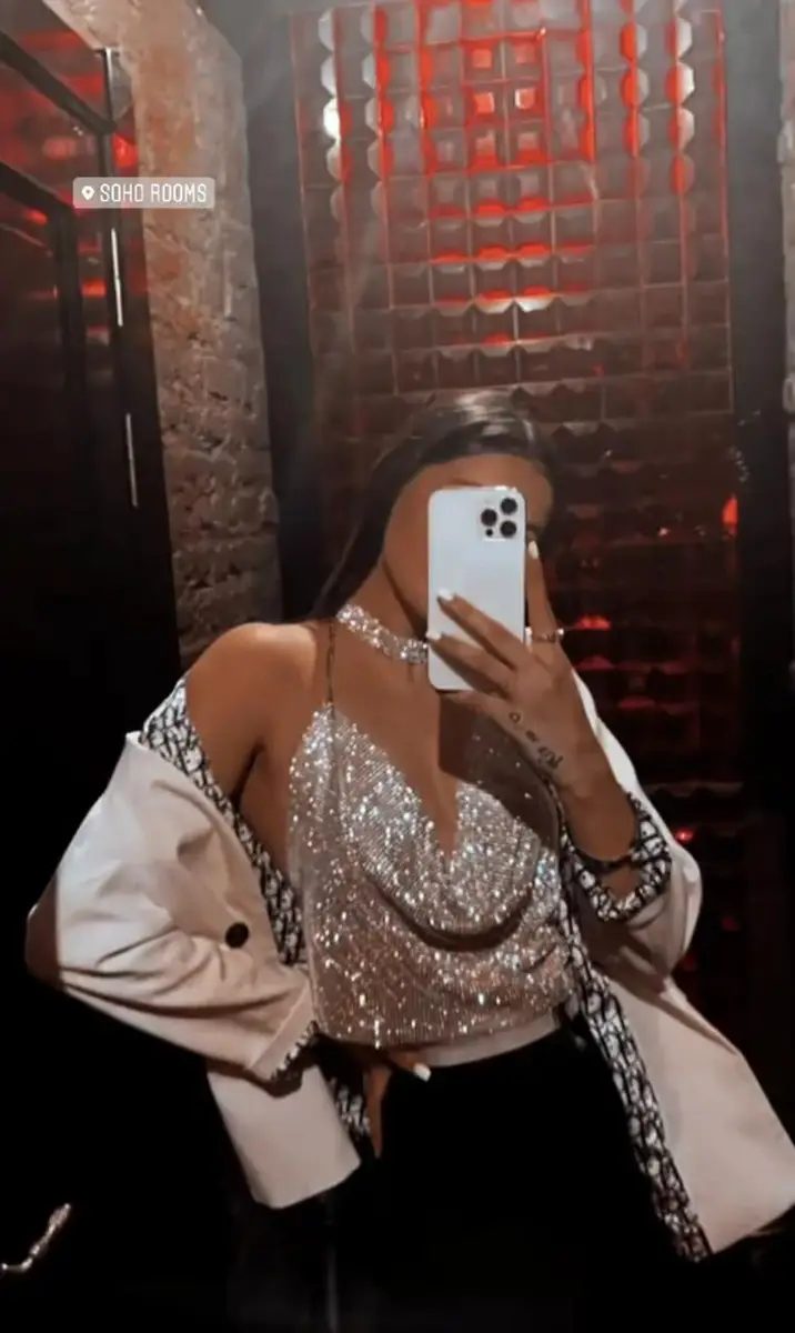 Melania escort in Paris