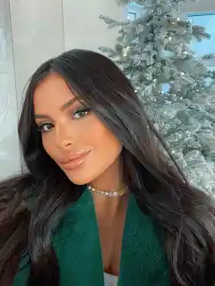 Melania escort in Paris