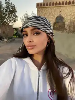 Melania escort in Paris