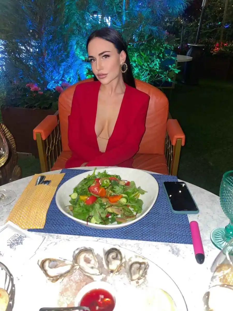 Monica escort à Paris