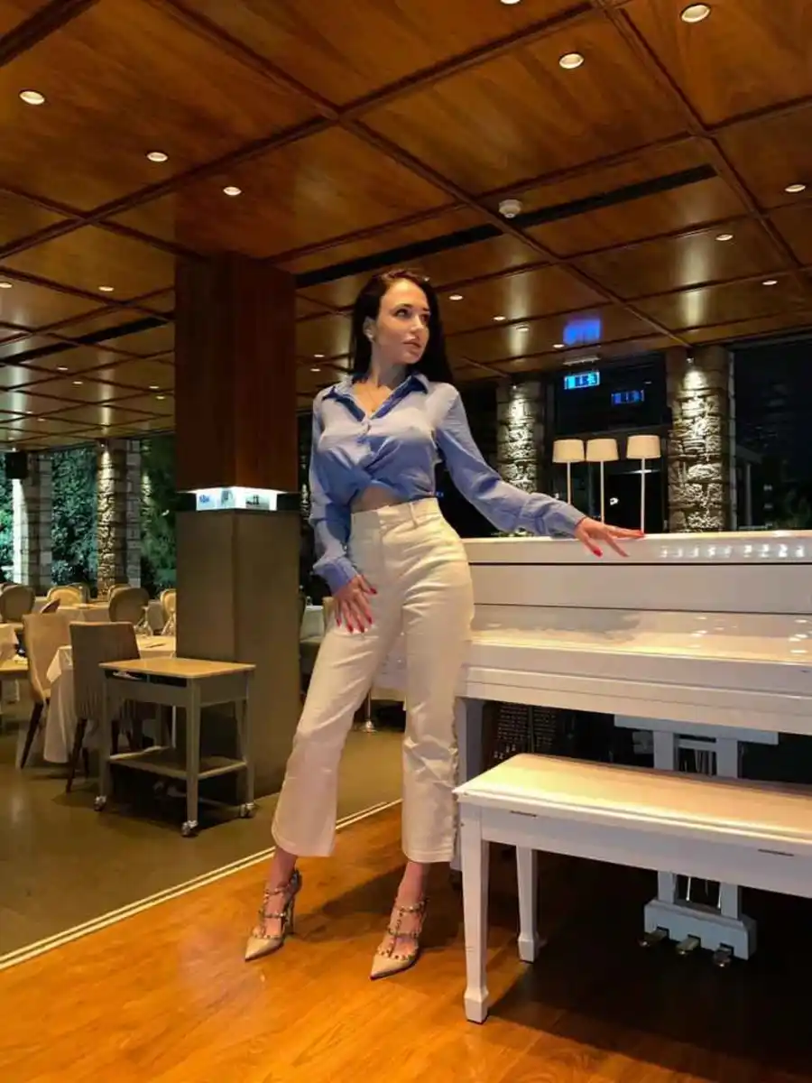 Monica escort à Paris