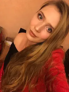 Polina Paris şehrinde eskort