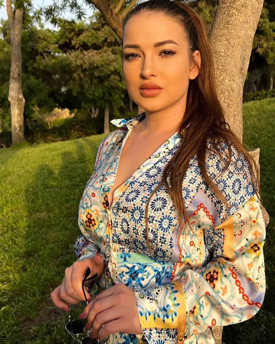 Sasha Paris şehrinde eskort