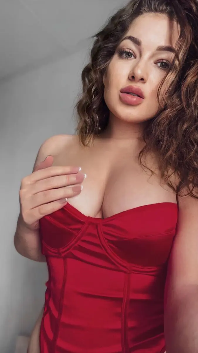 Sasha Paris şehrinde eskort