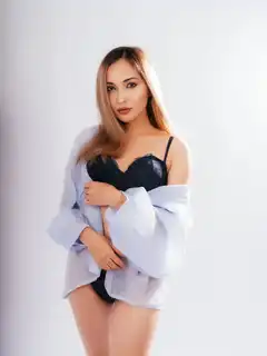 Zarina escort in Paris