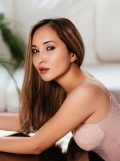 Zarina escort in Paris